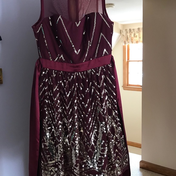 burgundy & gold homecoming/prom dress - Picture 1 of 3